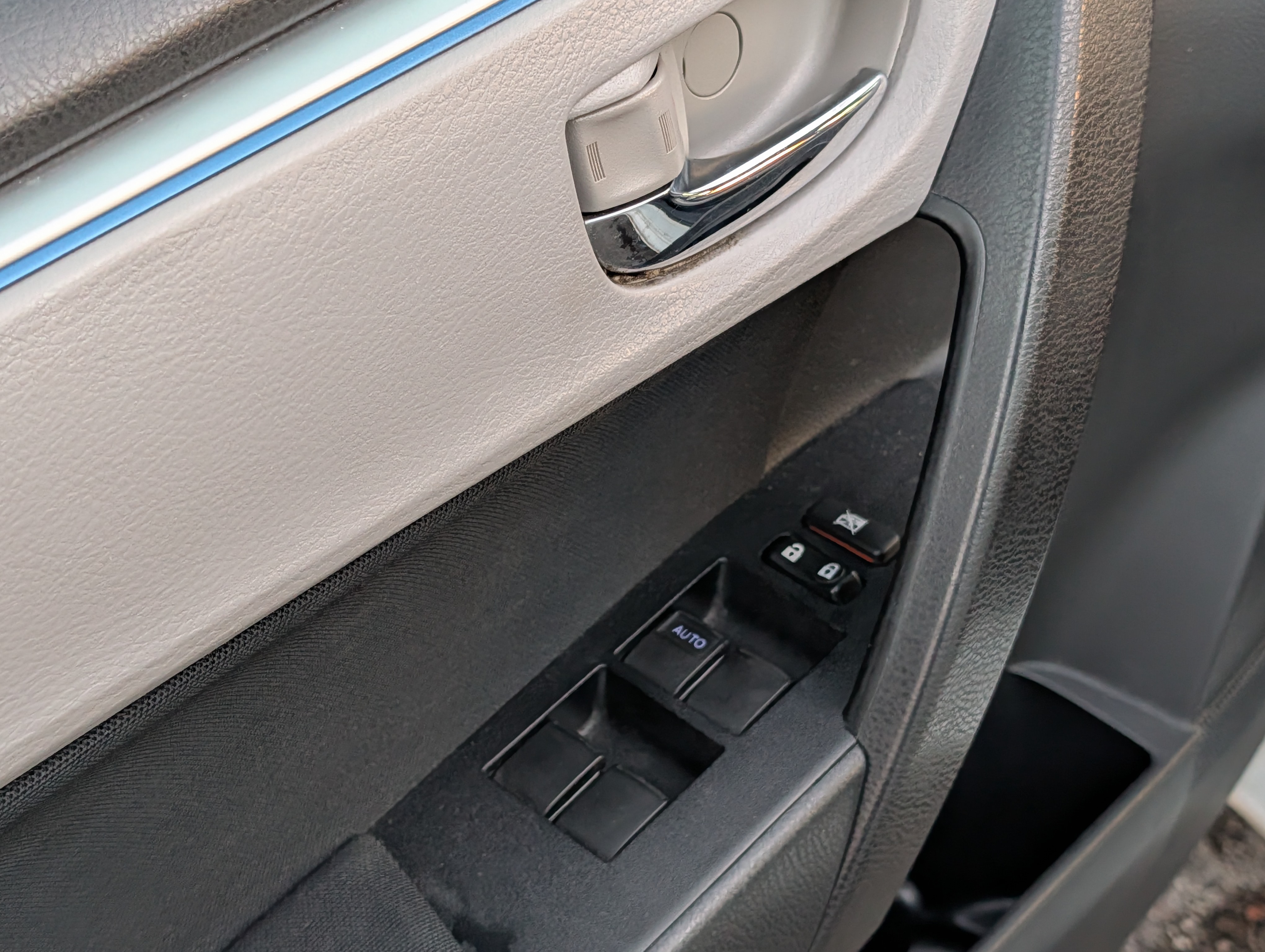 2015 Toyota Corolla - Photo 12