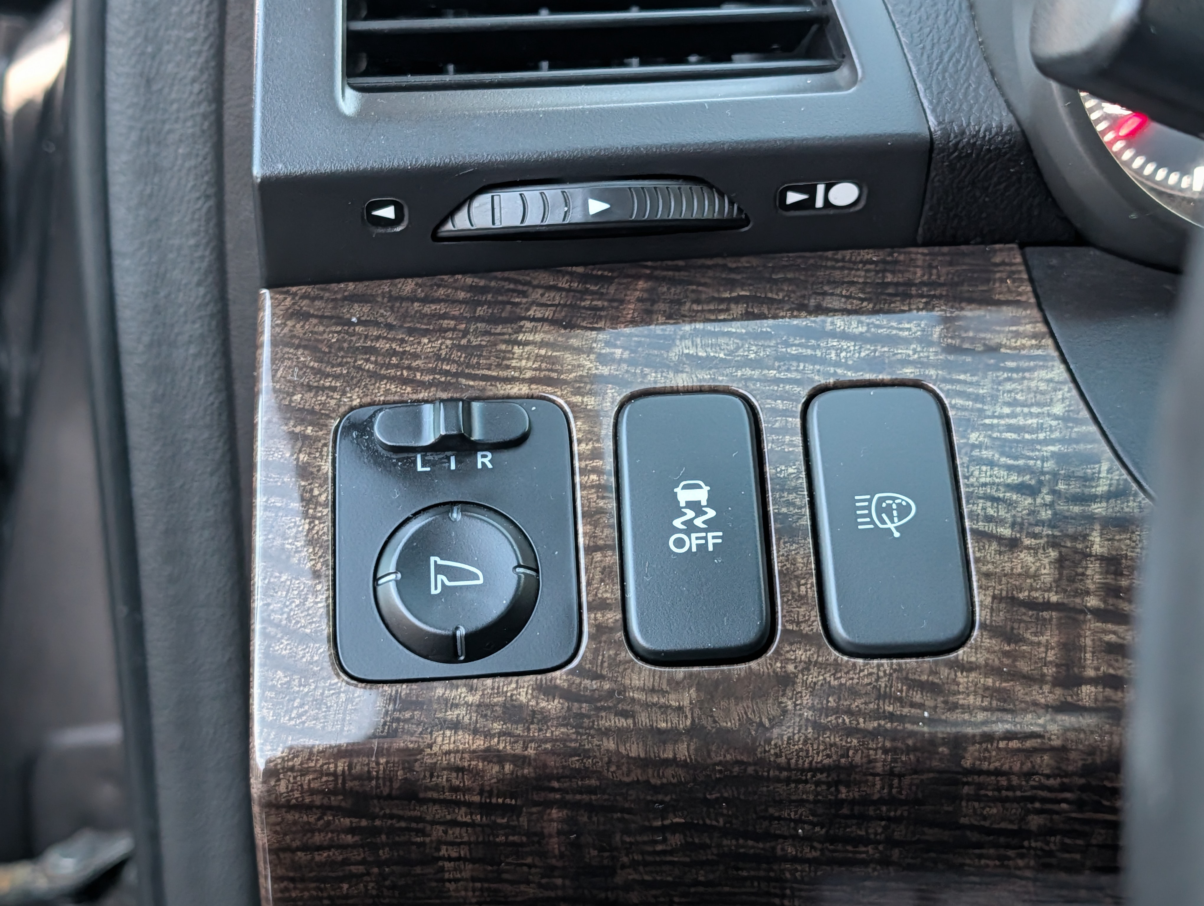 2011 Acura MDX - Photo 17