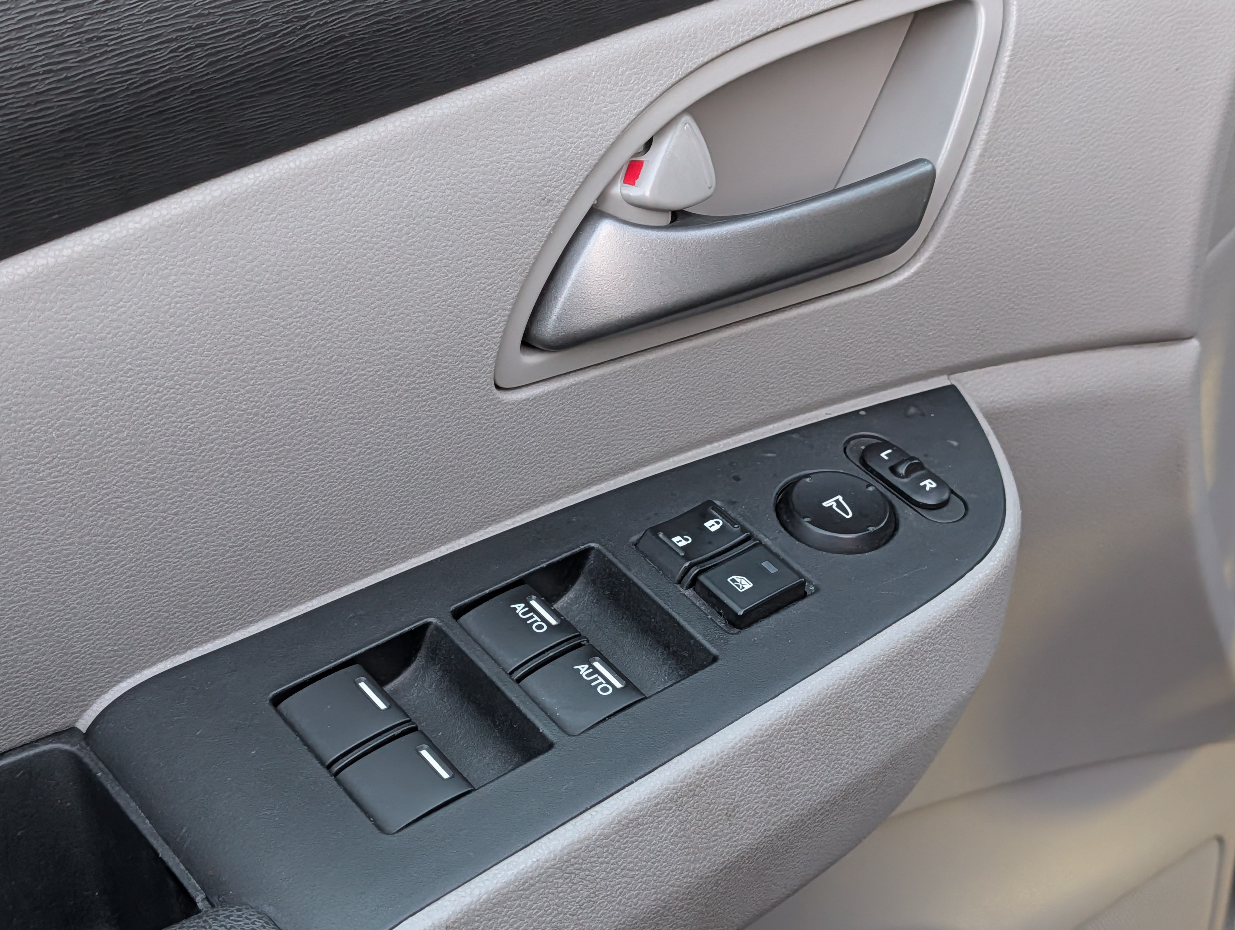 2011 Honda Odyssey - Photo 13